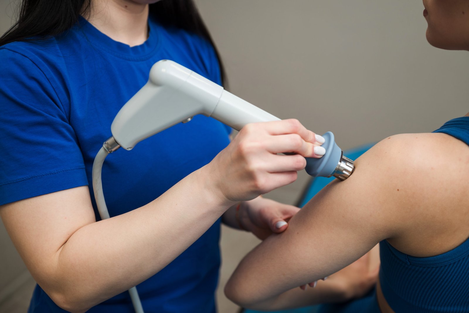 ESWT rehabilitation to improve tissues conditions. Extracorporeal shockwave therapy treatment for injured tendons.
